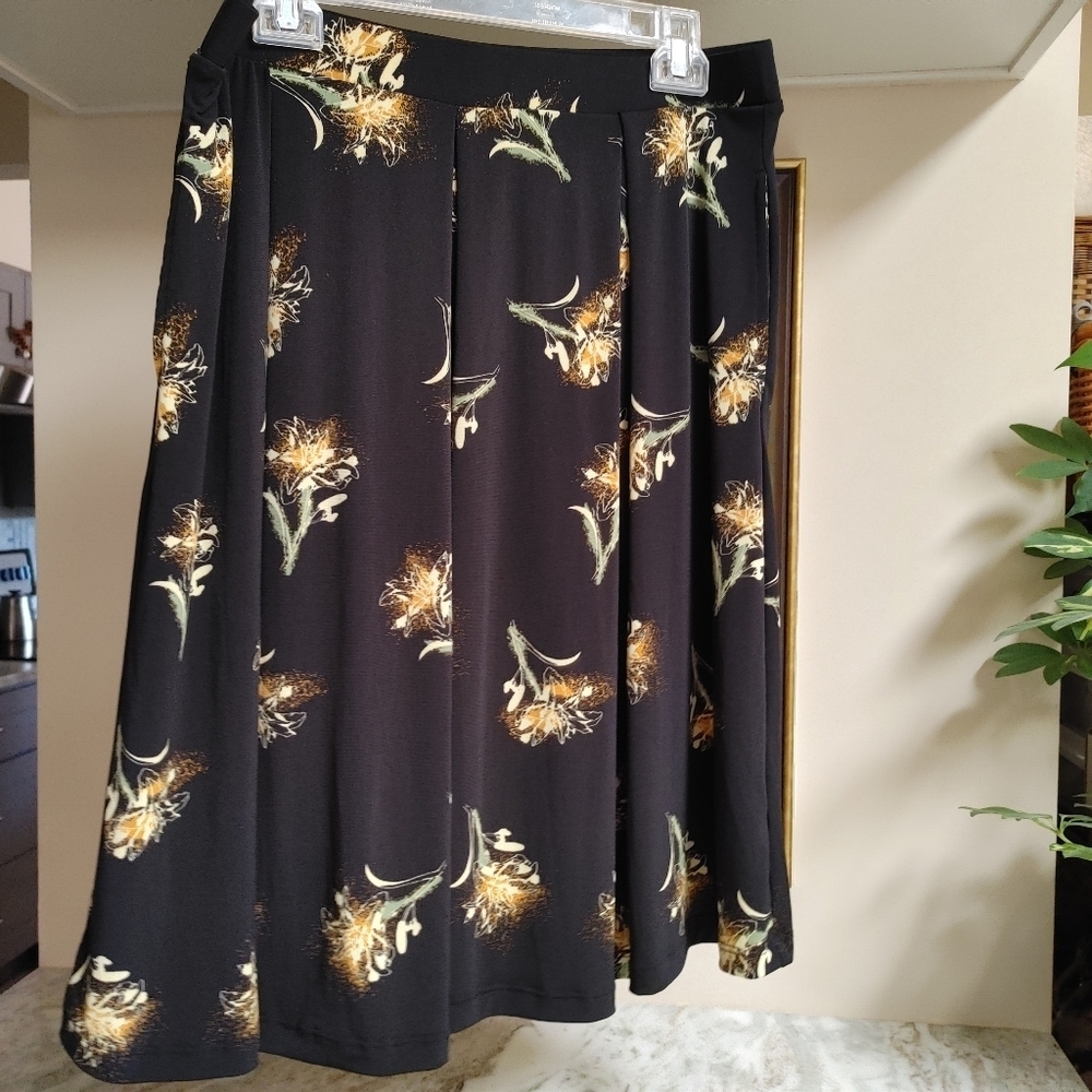 LuLaRoe Short Black Pleated Skirt with Pockets XL